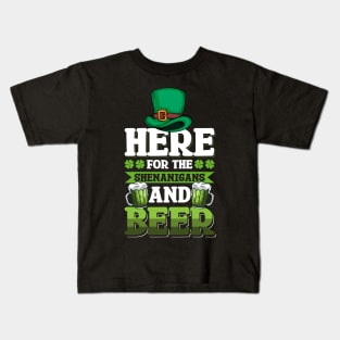 I'm Here for the Shenanigans and Beer - Funny Beer Green Beer Mem Shamrock e Saint Patrick's Day Quotes Saying Shirt Kids T-Shirt